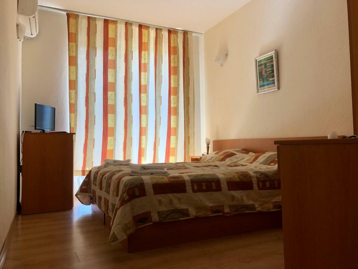 Family Hotel Central Kranevo Exterior photo